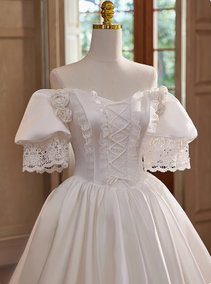 Französisches Retro-Palast-Hochzeitskleid P2621 aus Satin mit Spitze und Off-Shoulder