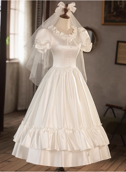 Prinzessin Brautkleid P2622 aus Satin mit Rundhalsausschnitt, Puffärmeln und kurzem A-Linien-Rock