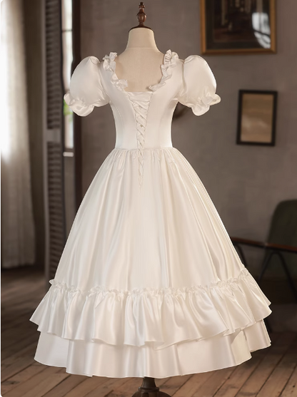 Prinzessin Brautkleid P2622 aus Satin mit Rundhalsausschnitt, Puffärmeln und kurzem A-Linien-Rock
