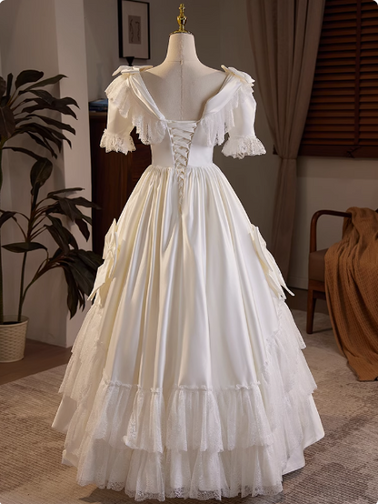 Französisches Retro-Brautkleid P2623 aus Satin mit kurzen Ärmeln und Schleife