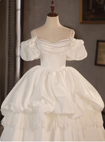 Elegantes weißes Hochzeitskleid aus Satin mit Puffärmeln und Trägern P2624
