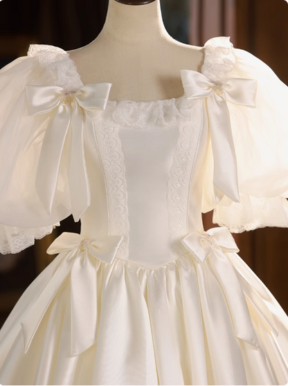 Französische Prinzessin Puffärmel Satin Spitze Tutu Hochzeitskleid P2626