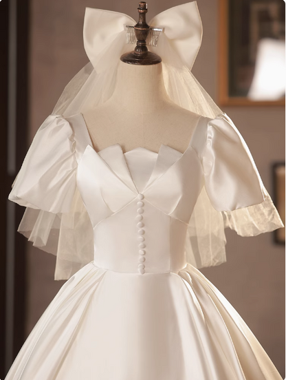 Französisches weißes Satin-Brautkleid mit kurzen Ärmeln, Tee-Länge und A-Linie P2629