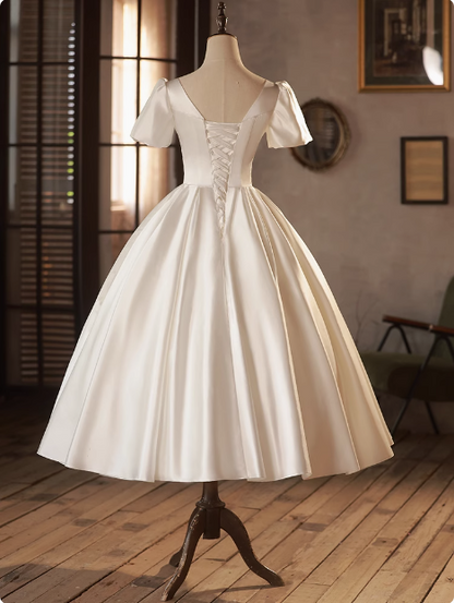 Französisches weißes Satin-Brautkleid mit kurzen Ärmeln, Tee-Länge und A-Linie P2629
