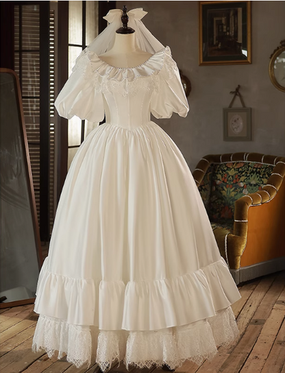 Elegantes französisches Hochzeitskleid aus weißem Satin mit Puffärmeln und Spitze, bodenlang P2630