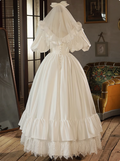 Elegantes französisches Hochzeitskleid aus weißem Satin mit Puffärmeln und Spitze, bodenlang P2630