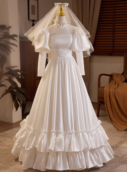 Französisches Retro Langarm Rollkragen Brautkleid aus Satin, bodenlang, A-Linie P2634