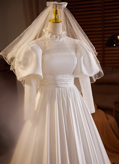 Französisches Retro Langarm Rollkragen Brautkleid aus Satin, bodenlang, A-Linie P2634