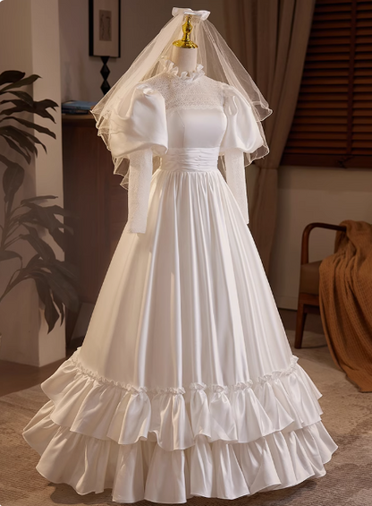 Französisches Retro Langarm Rollkragen Brautkleid aus Satin, bodenlang, A-Linie P2634