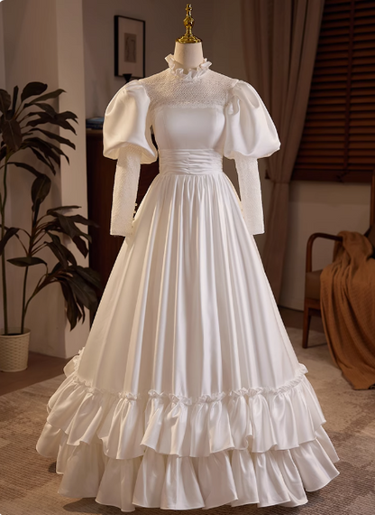 Französisches Retro Langarm Rollkragen Brautkleid aus Satin, bodenlang, A-Linie P2634