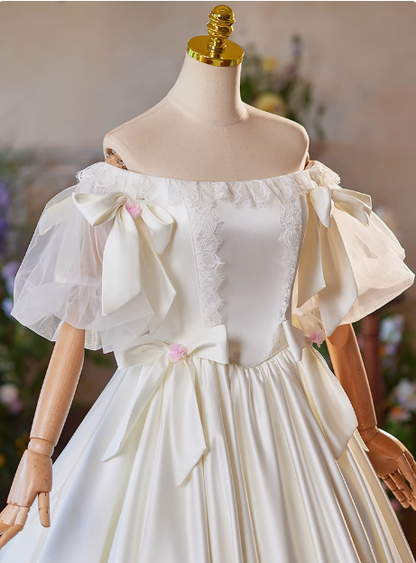 Einfaches weißes schulterfreies Satin-Hochzeitskleid P2639 in Bodenlänge mit Schleife