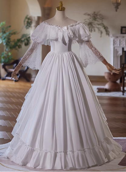 Wunderschönes, schulterfreies, bodenlanges Hochzeitskleid aus weißem Satin mit Spitze P2640