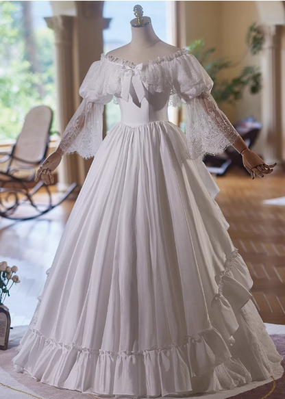 Wunderschönes, schulterfreies, bodenlanges Hochzeitskleid aus weißem Satin mit Spitze P2640