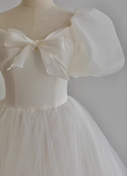 Prinzessin schlichtes weißes Tüll-Brautkleid mit Puffärmeln, A-Linie, bodenlang P2642