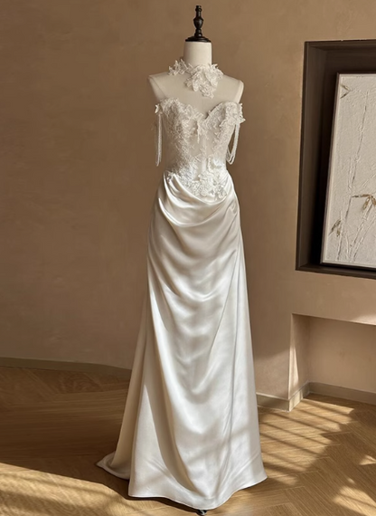 Vintage Trägerloses schulterfreies Sweetheart-Dekolleté Spitzen Seidensatin bodenlanges Hochzeitskleid P2651