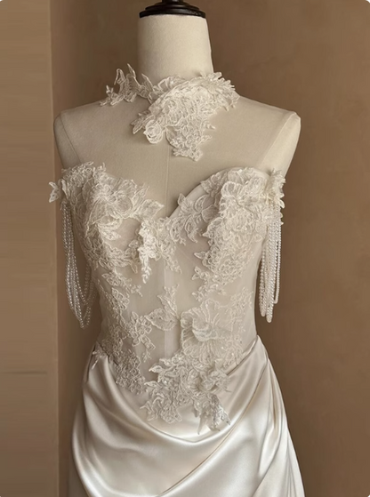 Vintage Trägerloses schulterfreies Sweetheart-Dekolleté Spitzen Seidensatin bodenlanges Hochzeitskleid P2651