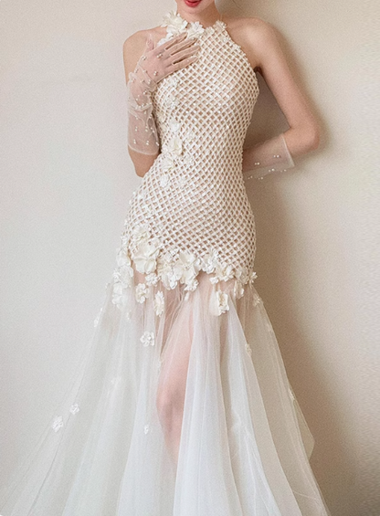 Schickes Neckholder-Brautkleid mit 3D-Blumen aus Tüll, bodenlang, P2658