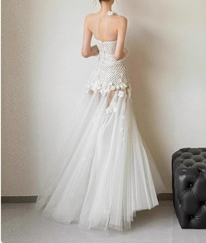 Schickes Neckholder-Brautkleid mit 3D-Blumen aus Tüll, bodenlang, P2658