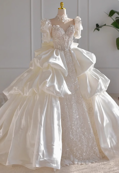 Französisch inspirierter, luxuriöser, glänzender Satin-Brautkleid mit kurzen Ärmeln und Bodenlänge P2660