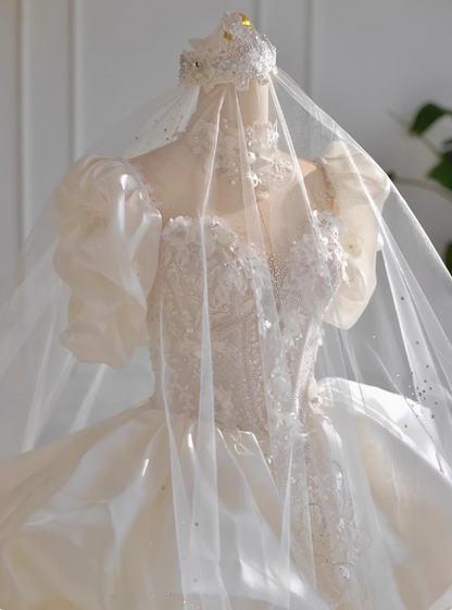 Französisch inspirierter, luxuriöser, glänzender Satin-Brautkleid mit kurzen Ärmeln und Bodenlänge P2660