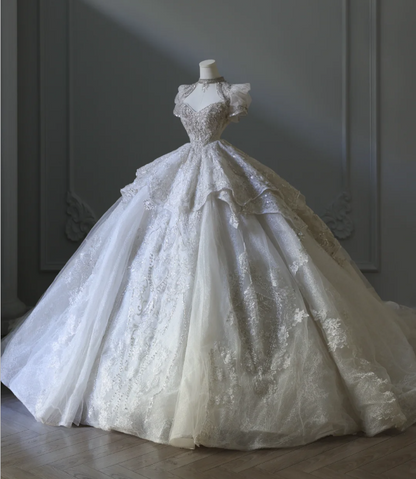 Französisches Retro-Spitzen-Kurzarm-Prinzessin-Perlen-bodenlanges Hochzeitskleid P2566
