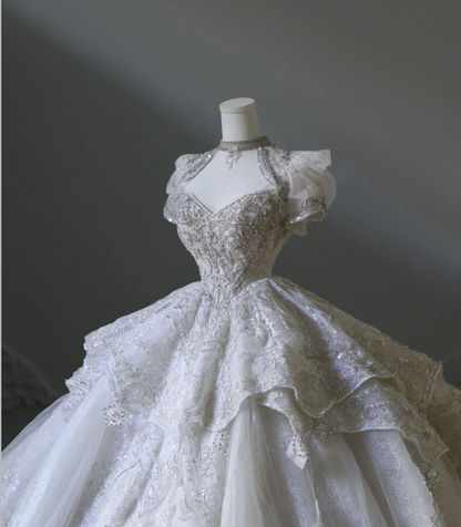 Französisches Retro-Spitzen-Kurzarm-Prinzessin-Perlen-bodenlanges Hochzeitskleid P2566