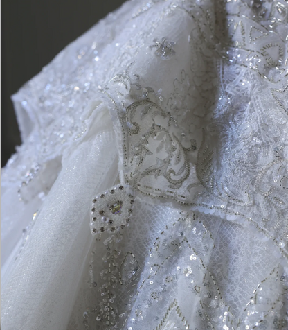 Französisches Retro-Spitzen-Kurzarm-Prinzessin-Perlen-bodenlanges Hochzeitskleid P2566