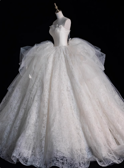 Elegantes und schlichtes, trägerloses Hochzeitskleid aus weißem Tüll und Spitze, bodenlang P2668