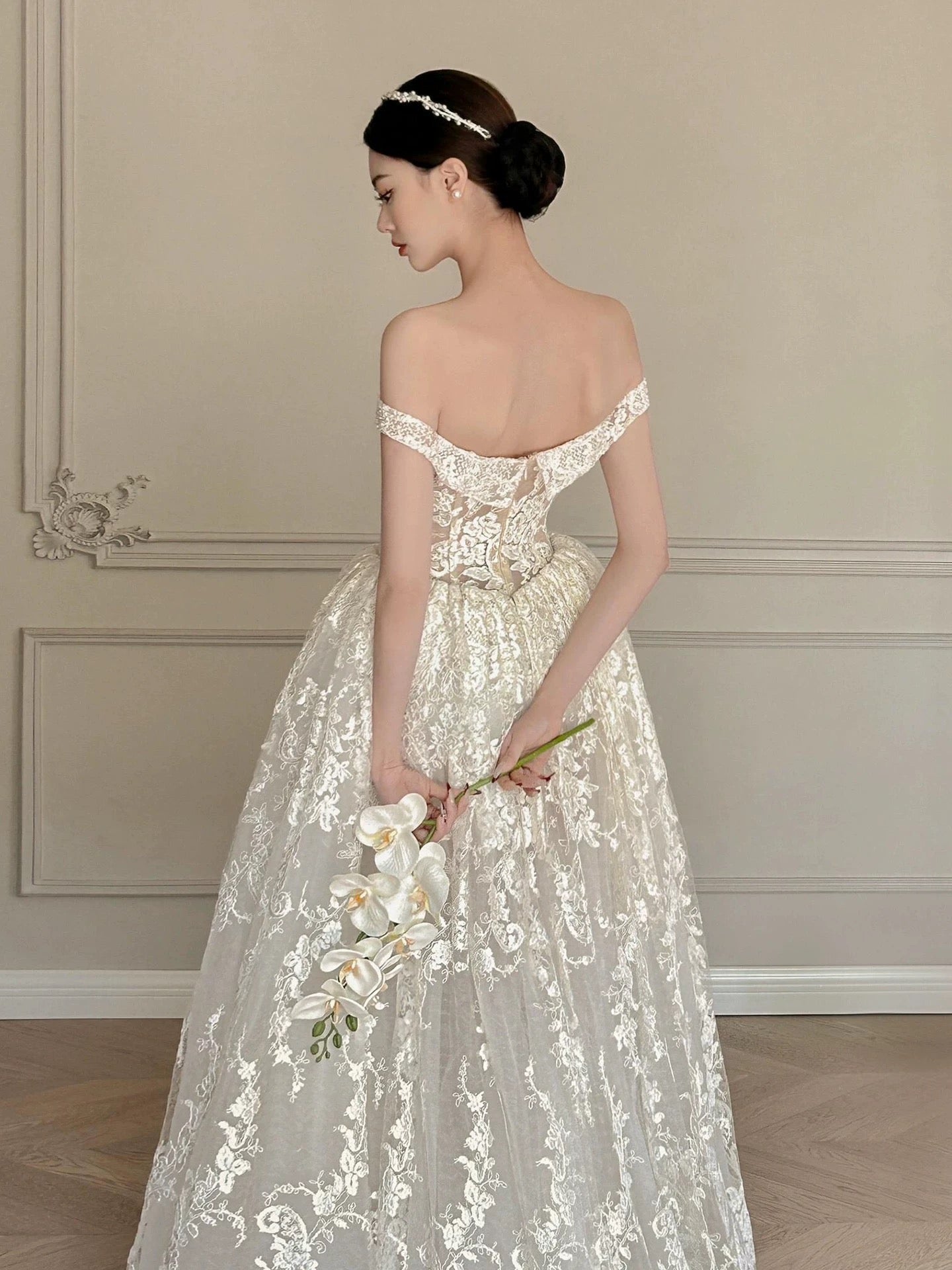 French one-shoulder white lace floor-length wedding dress P2674