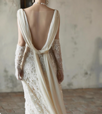 Sexy weißes Meerjungfrauen-Brautkleid mit tiefem V-Ausschnitt, Spitze, Schärpe und Schleppe P2680
