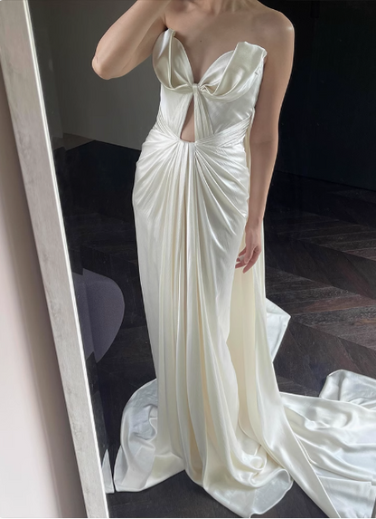 Designer französisches, schulterfreies, herzförmiges, weißes Satin-Meerjungfrauen-Brautkleid mit Schleppe P2682