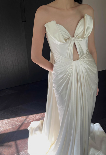 Designer französisches, schulterfreies, herzförmiges, weißes Satin-Meerjungfrauen-Brautkleid mit Schleppe P2682