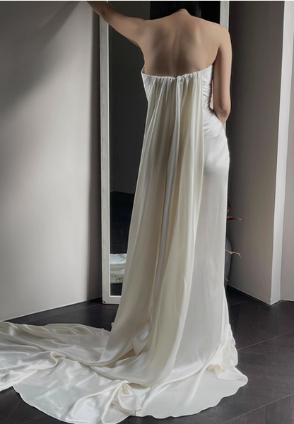 Designer französisches, schulterfreies, herzförmiges, weißes Satin-Meerjungfrauen-Brautkleid mit Schleppe P2682