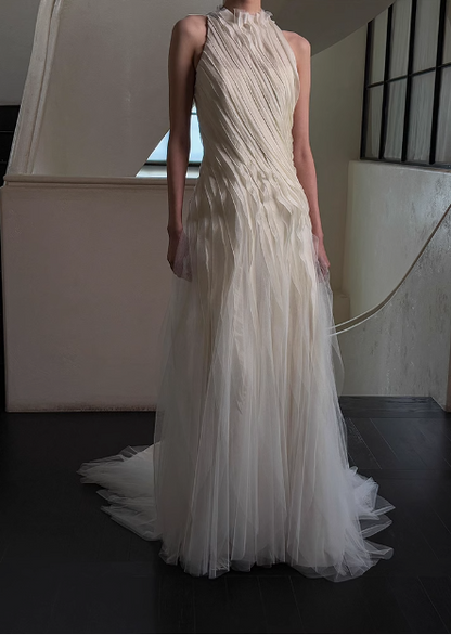Französisches elegantes, hochgeschlossenes Off-Shoulder Hochzeitskleid aus dünnem Schleier mit Schleppe P2685