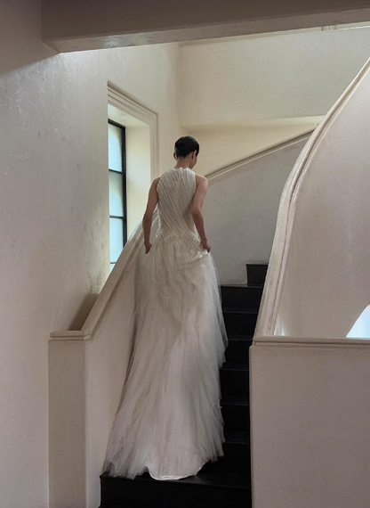 Französisches elegantes, hochgeschlossenes Off-Shoulder Hochzeitskleid aus dünnem Schleier mit Schleppe P2685