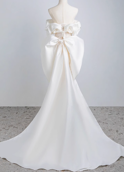 Schimmerndes Meerjungfrauen-Hochzeitskleid mit Perlen, Off-Shoulder und Schleife Prinzessin P2696