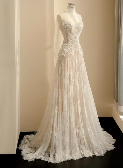 Flowing Lace Sweetheart Neckline A-Line Tulle Wedding Dress P2699