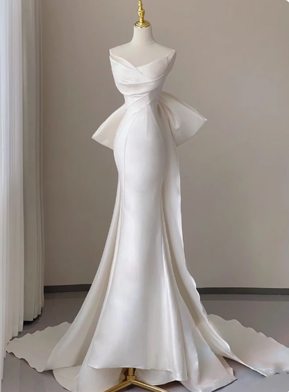 Französisches schlichtes trägerloses Satin-Schleifen-Meerjungfrauen-Hochzeitskleid P2700