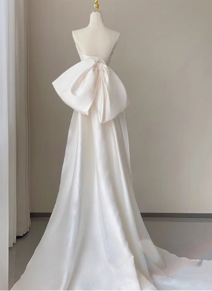 Französisches schlichtes trägerloses Satin-Schleifen-Meerjungfrauen-Hochzeitskleid P2700