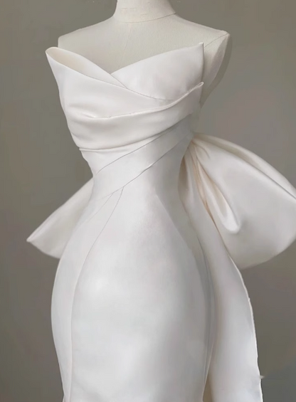 Französisches schlichtes trägerloses Satin-Schleifen-Meerjungfrauen-Hochzeitskleid P2700
