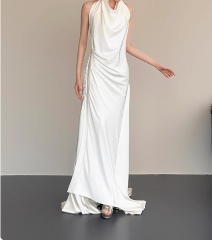 Schlichtes, trägerloses, weißes, schulterfreies, rückenfreies Brautkleid aus Seide P2703