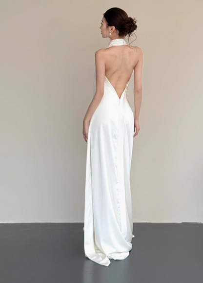 Schlichtes, trägerloses, weißes, schulterfreies, rückenfreies Brautkleid aus Seide P2703