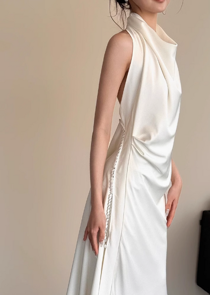 Schlichtes, trägerloses, weißes, schulterfreies, rückenfreies Brautkleid aus Seide P2703