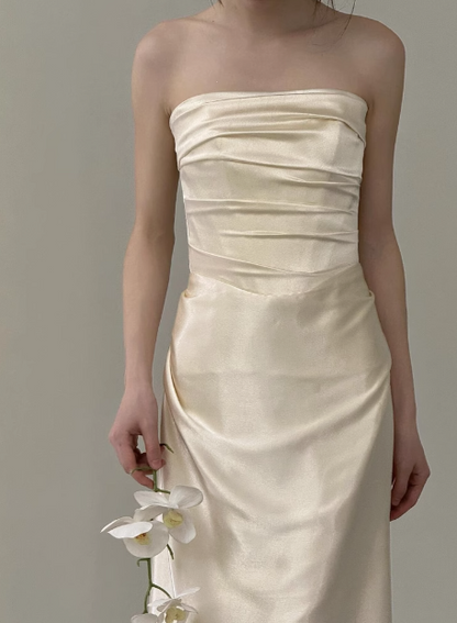 Schlichtes, champagnerfarbenes, schulterfreies Satin-Meerjungfrauen-Brautkleid mit Schleppe P2704