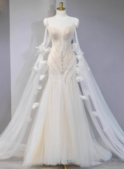 Verträumtes weißes Meerjungfrauen-Brautkleid mit Carmenausschnitt, Perlen und Tüll P2707