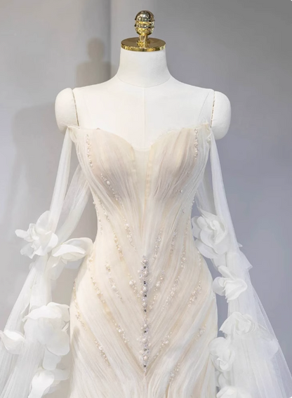 Verträumtes weißes Meerjungfrauen-Brautkleid mit Carmenausschnitt, Perlen und Tüll P2707