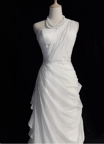 Französisches, weißes, ärmelloses, bodenlanges Brautkleid mit One-Shoulder-Träger P2719