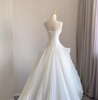 Elegantes und schlichtes trägerloses Tüll-A-Linien-Brautkleid in Bodenlänge P2720