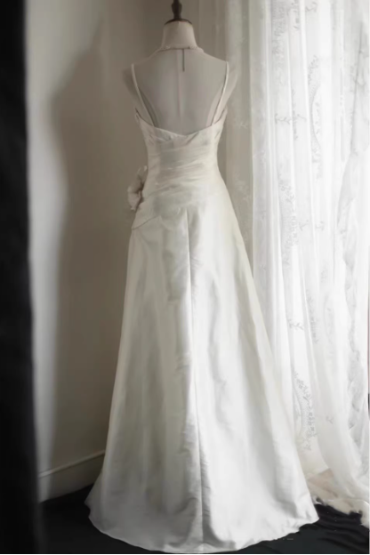 Elegantes Satin-Vintage-Träger-Bodenlanges 3D-Blumen-Hochzeitskleid P2730