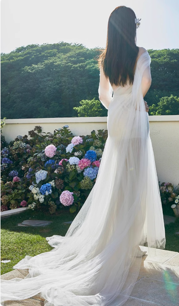 Fließendes One-Shoulder-Mermaid-Hochzeitskleid P2742 aus Tüll mit Trägern und Taillierung